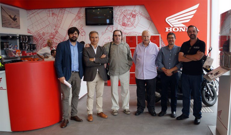 La prensa especializada en el motor malaguena conoce las nuevas instalaciones de Servihonda