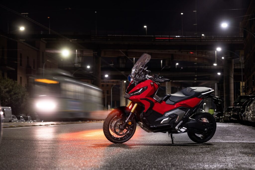 327397 21YM HONDA X ADV