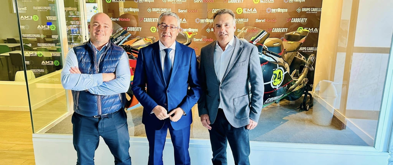 El presidente de la Diputación de Málaga visitó las instalaciones de la Escuela de Mecánica de Motos Andaluza, futuro de la mecánica de motos en Andalucía